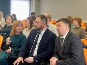 Руководитель Управления государственной охраны объектов культурного наследия Нижегородской области Григорий Меламед принял участие в открытии стратегической сессии по проектированию модели управления историческим кварталом церкви Трех святителей в Нижнем Новгороде.